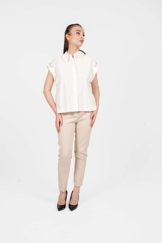 Plain Shirt with Pearl